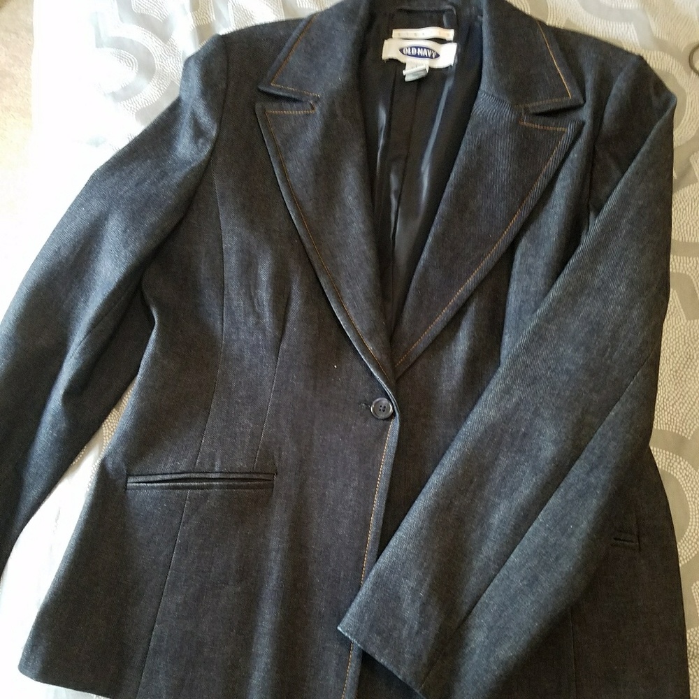 Beautiful denim jacket with yellow thread piping.